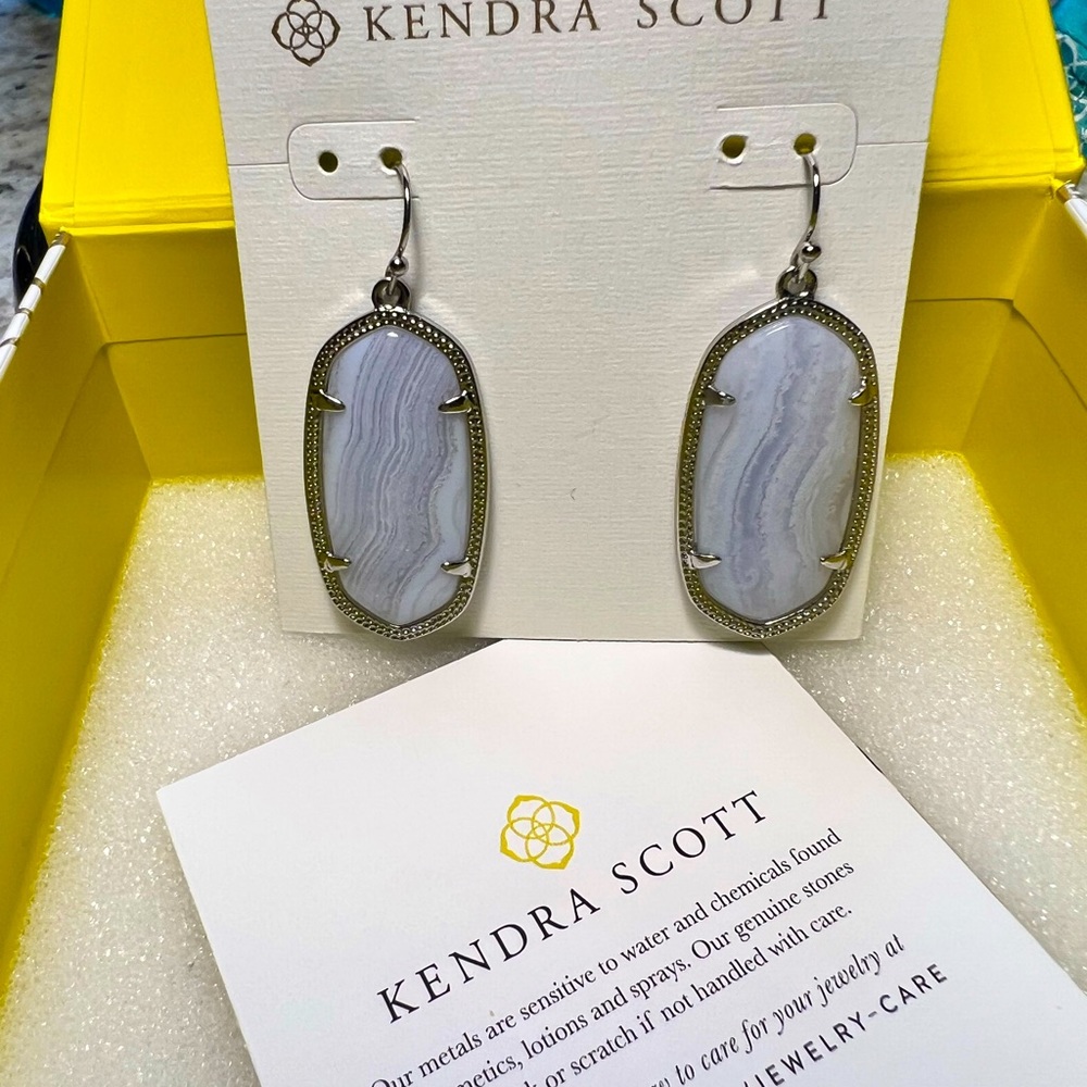 NWT Kendra Scott Elle Earrings Blue Lace Agate & Silver Rare & So Beautiful!